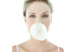Comment enlever le chewing-gum sur un vêtement ?